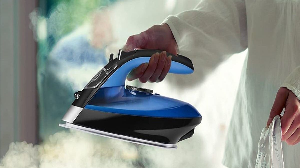 Best cordless irons 2021, buying guide.